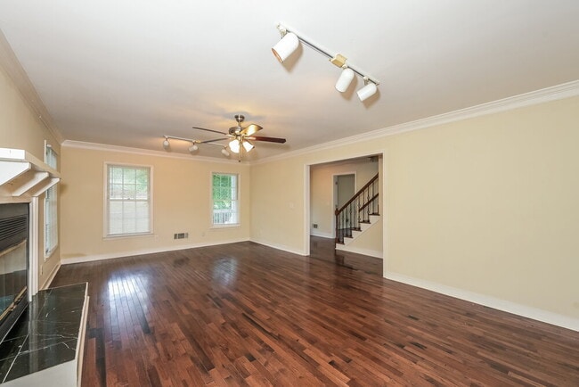Photo - 521 Sequoia Ct