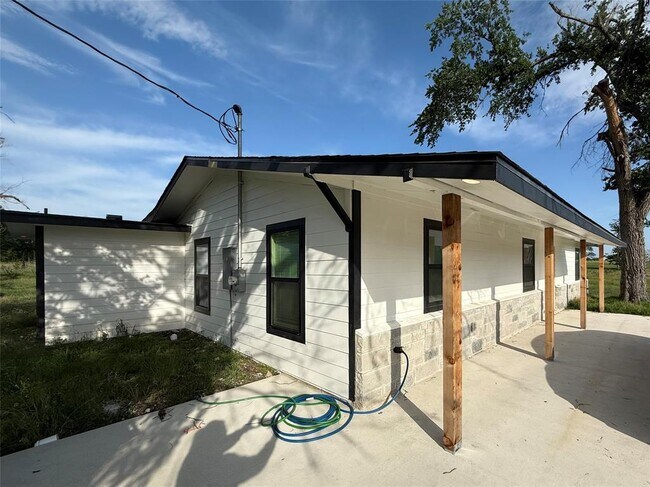 Photo - 800 Old Thorndale Rd