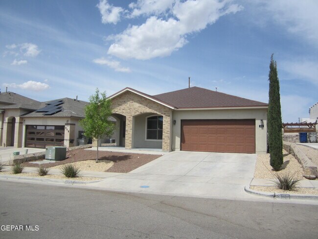 Photo - 323 Malta St