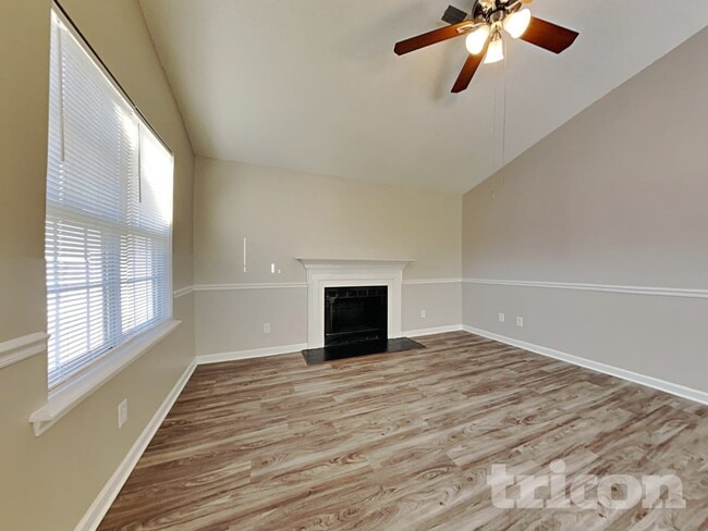 Photo - 120 Huntwood Trail