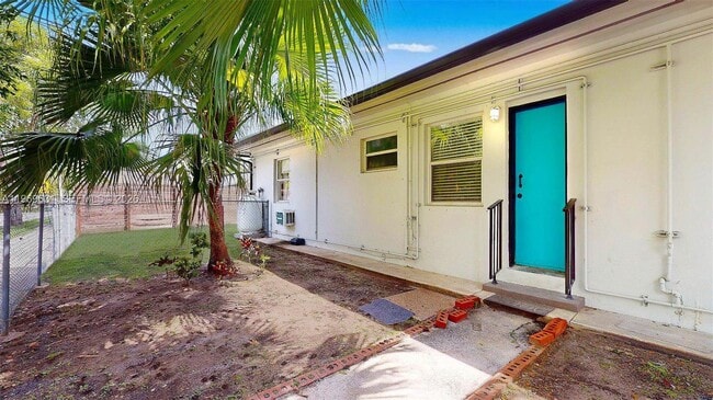 Photo - 2499 SW 27th St Unidad 5