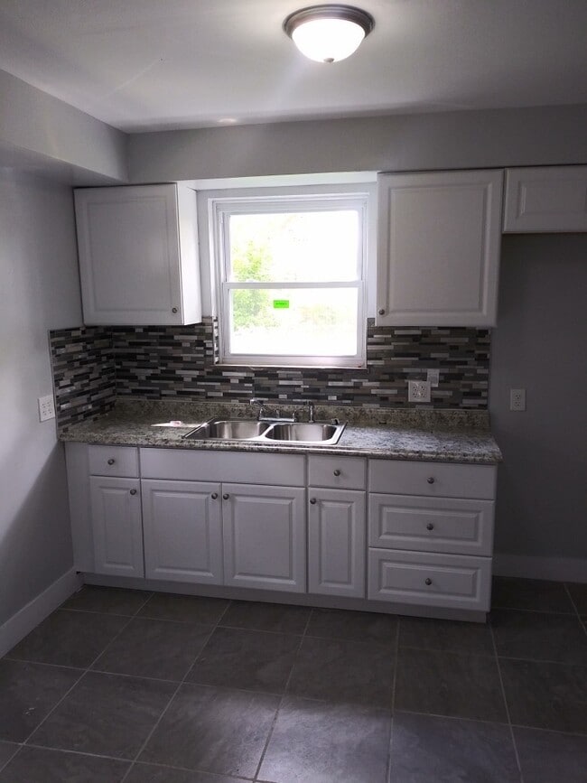 Photo - 3 Bed/1 Bath - Single Family Brick Home - Available now!