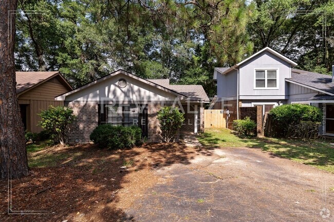 Building Photo - Gorgeous 3 Bedroom/2 Bathroom Home in West...