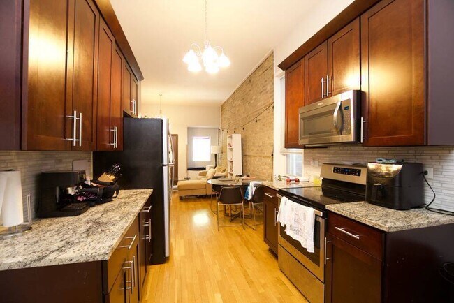 Photo - 1352 N Greenview Ave Unit 1352 N Greenview