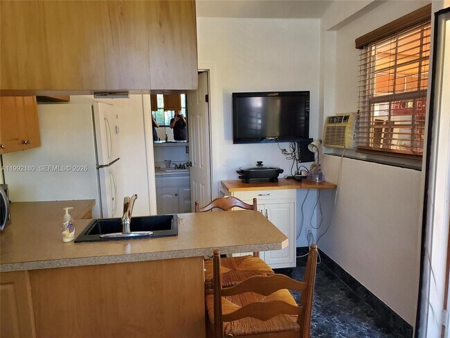 Photo - 1916 Coolidge St Unit 1