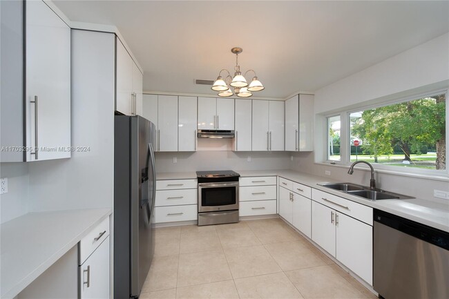 2121 N Greenway Dr