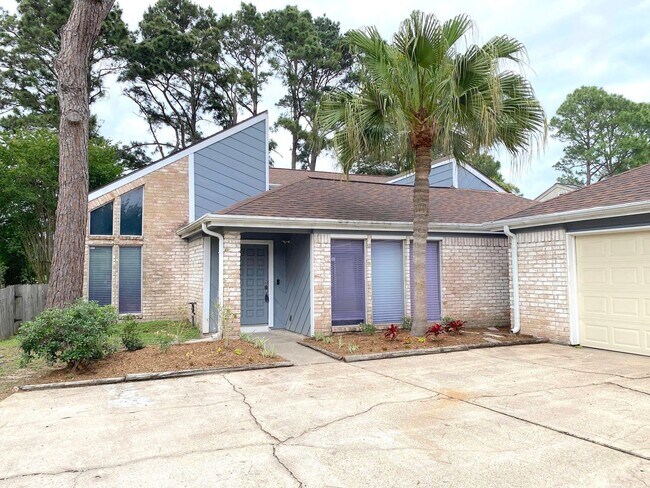 Building Photo - 14934 Elmont Dr