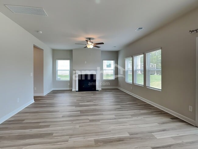 Photo - 237 Maxwell Dr