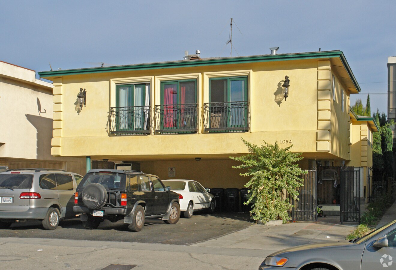 Photo - 1054 S Wooster St Apartments