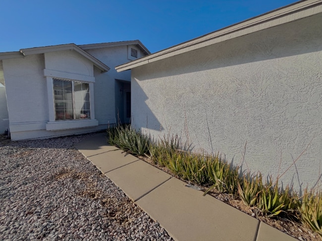 Building Photo - 3633 W Wahalla Ln Rental