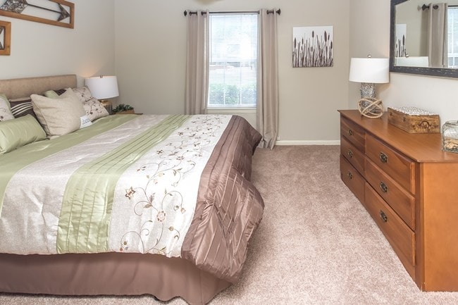 2nd bedroom large enough for a king sized bed too!