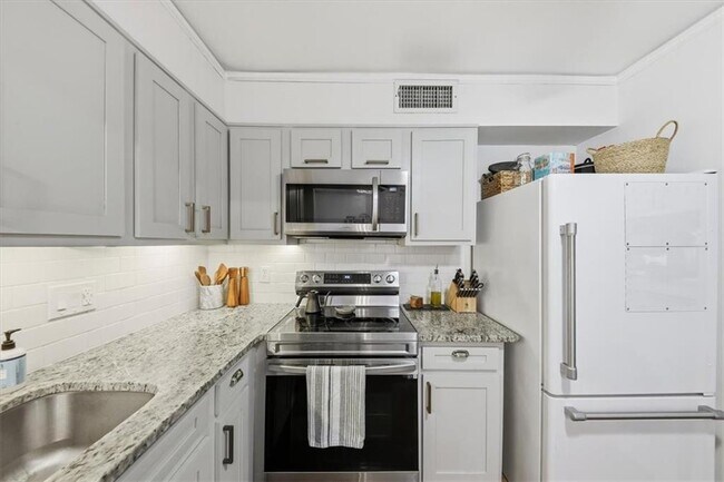 Photo - 133 Woodmere Square NW