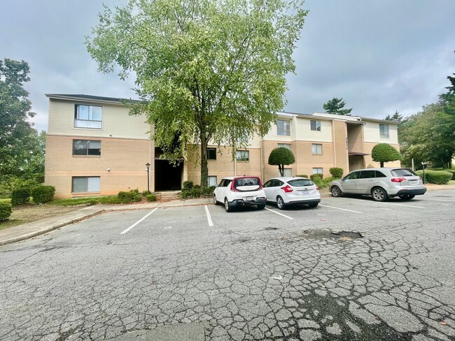 Building Photo - 4816 Spring Lake Dr