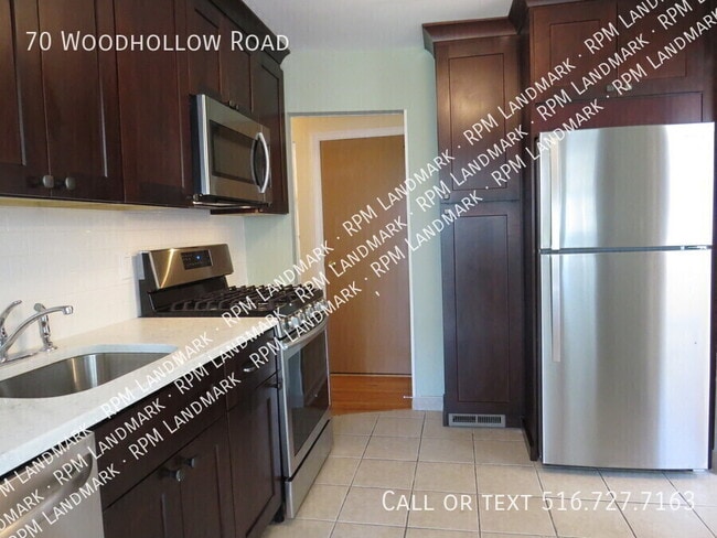70 Woodhollow Rd