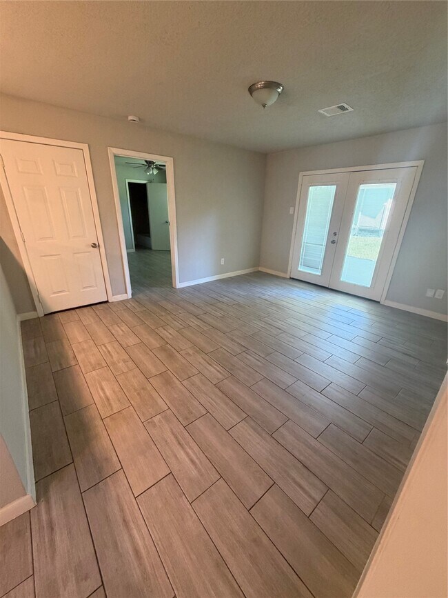 3242 Dalmatian Dr