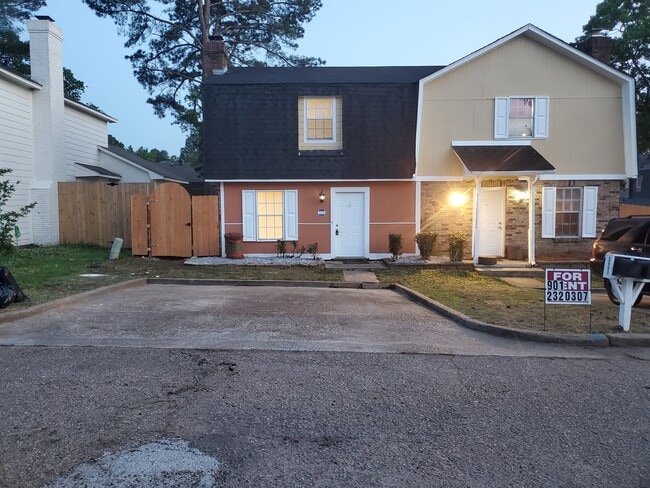 Building Photo - 2601 Jamestown Way