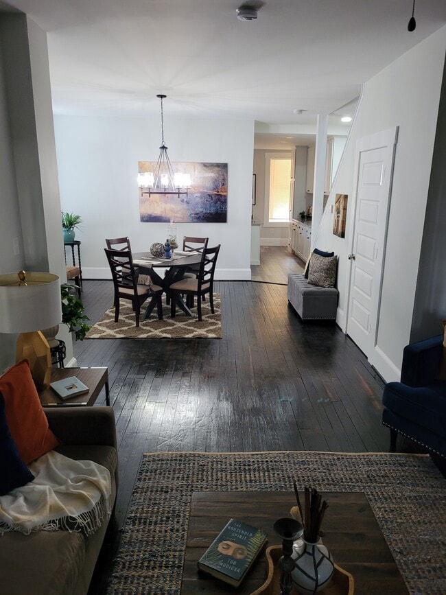 Photo - 927 Oakwood Ave