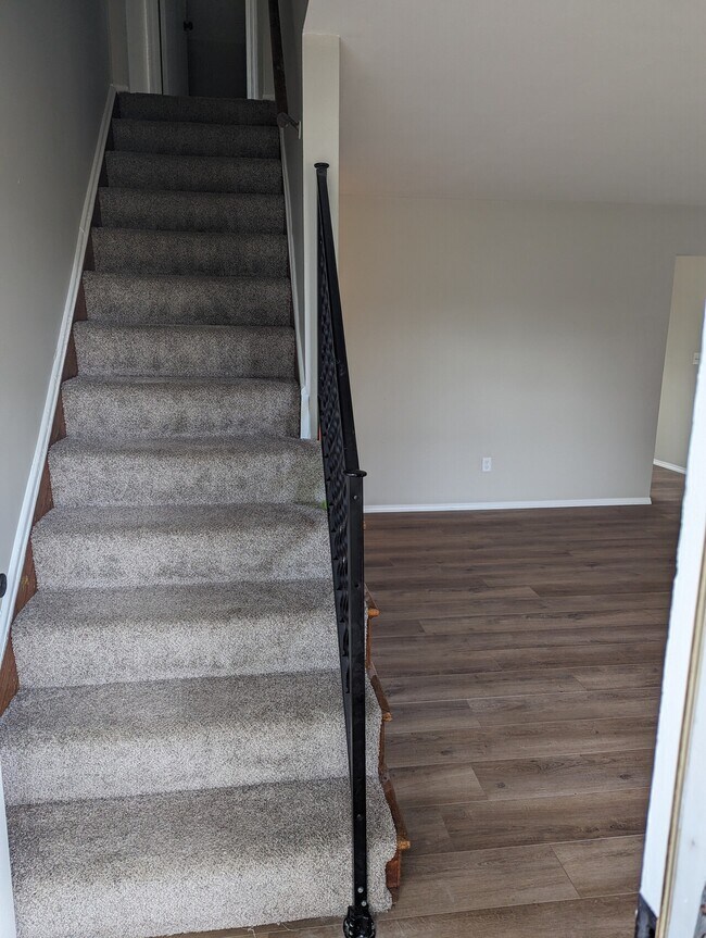 Photo - 458 Mayfield Sw