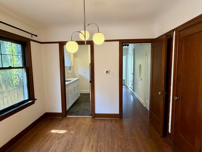 Photo - 937 10th Ave E