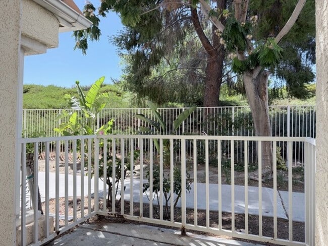 Photo - TOWNHOUSE-STYLE 3 BR + 2 1/2 BA UNIT IN CANYON COUNTRY AVAILABLE NOW