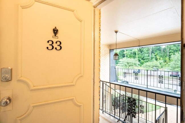 Photo - 1745 Jack Warner Pkwy