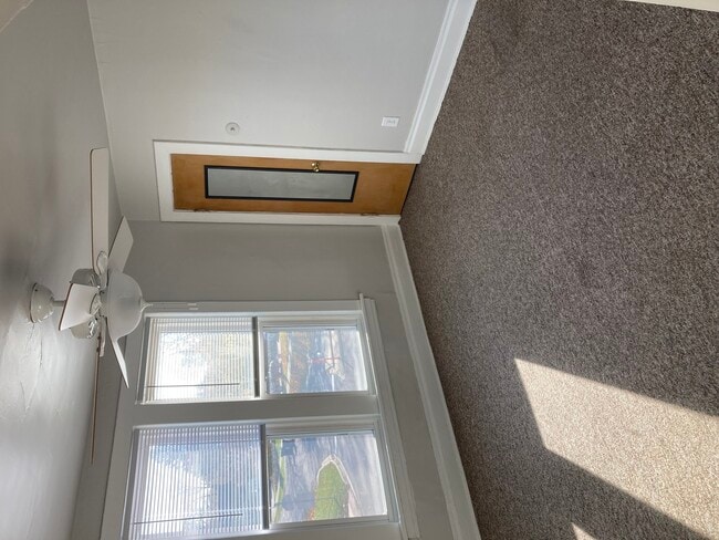 Photo - 5425 Webster St Unidad 2