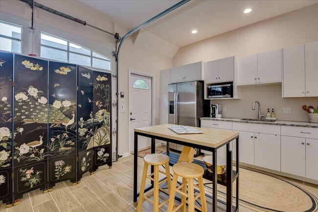 Photo - 651 Oak Meadow Ln Unit B