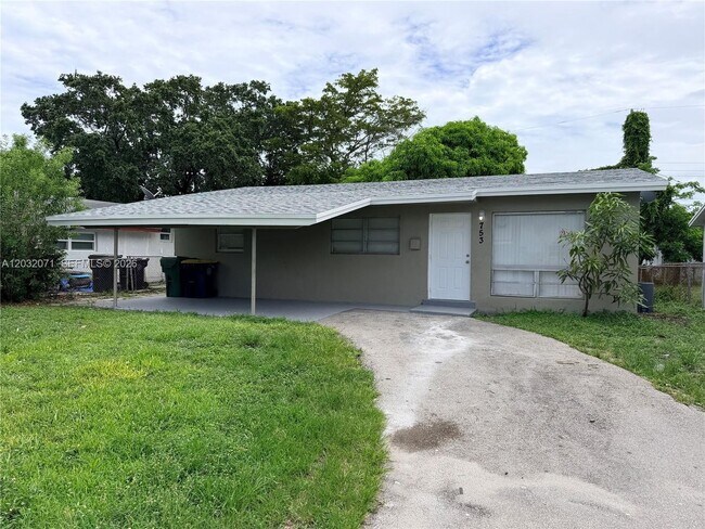 Photo - 753 SW 3rd Pl