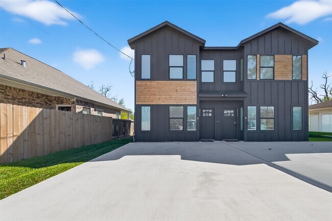 Building Photo - 4624 Maggie St Unit A