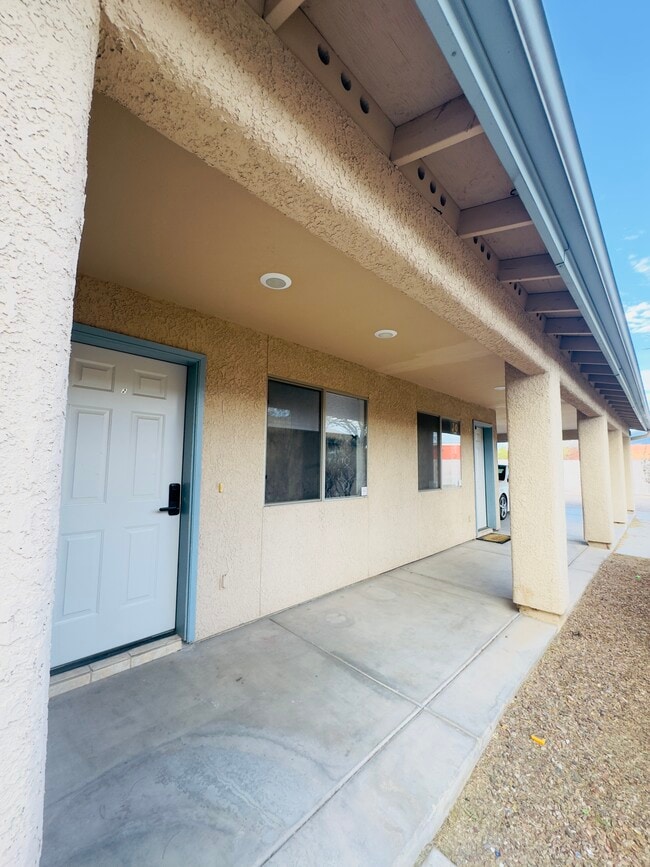 Building Photo - 8981 E Golf Links Rd