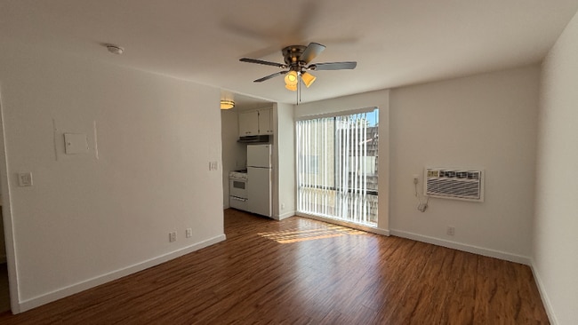 Building Photo - 7044 Hawthorn Ave Rental