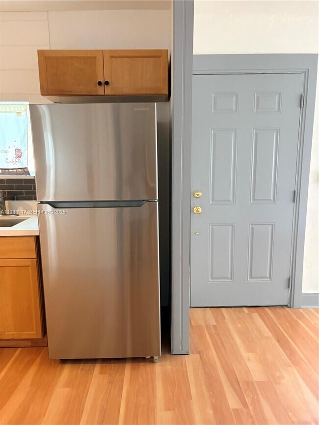 Photo - 249 SW 4th St Unidad 1