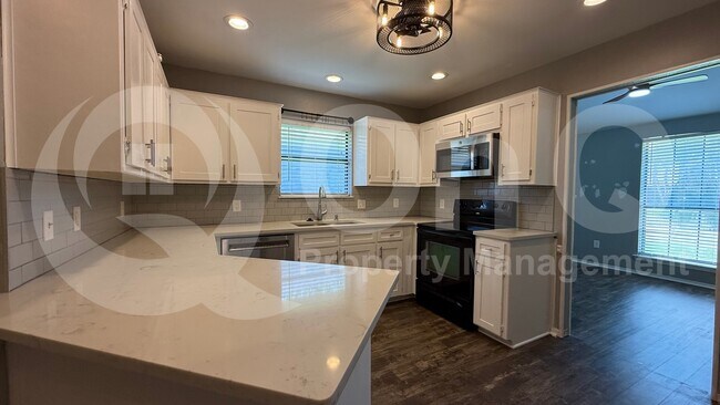 Photo - 416 W Oak St