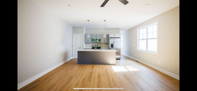 Photo - 966 Samuel St