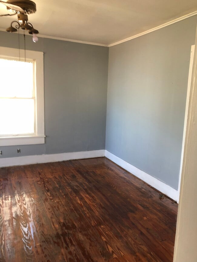 Photo - 2906 Regent St