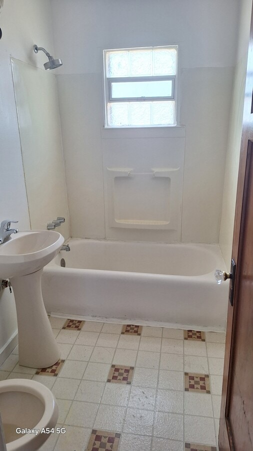 Photo - 1314 W Keefe Ave House
