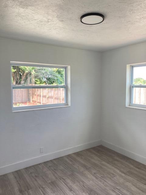 Photo - 341 SW 15th St