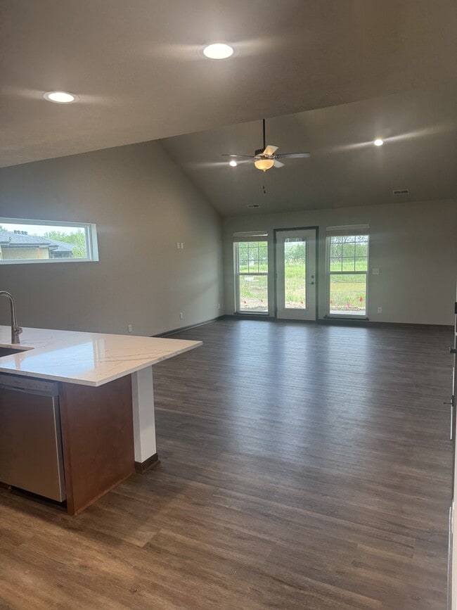 Photo - 101 W Ida Ln
