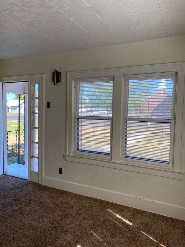 Photo - Single Family Home Bungalow-two bedroom/one bath-laundry