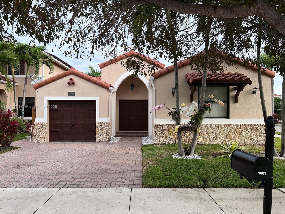 Photo - 9801 NW 9th St (Miami, FL)