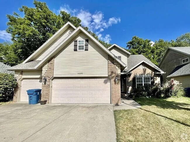 Building Photo - Here is your chance for a fancy 4 bedroom,... Rental