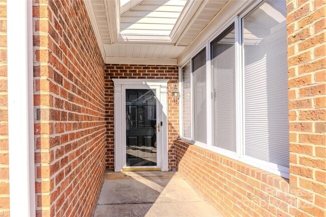 Photo - 8189 Windsor Ridge Dr