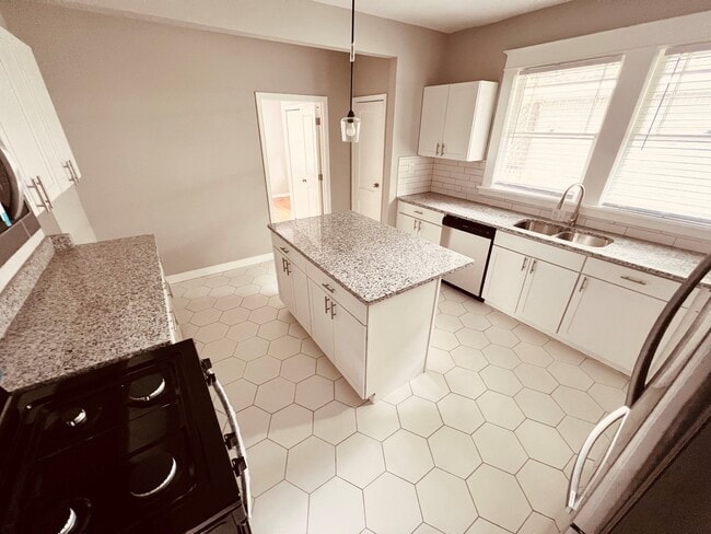 Kitchen - 485 S Reese St