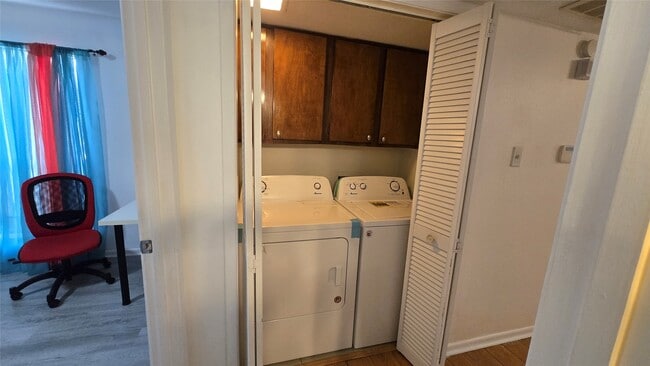 Photo - 8427 Hearth Dr Unit 4