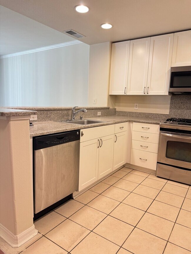 Photo - Large Santa Clara 1 Bedroom Condo in River...