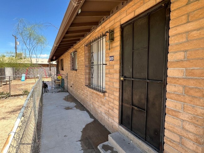 303 E Lester St Unit 1