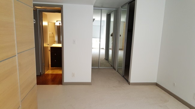 Building Photo - 12111 Summertime Ln Unit 12111