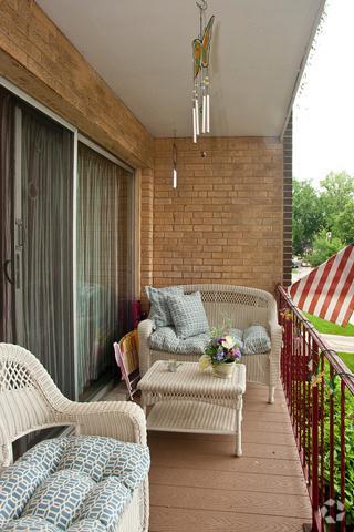 Outdoor Area - 901 Ontario Apartments