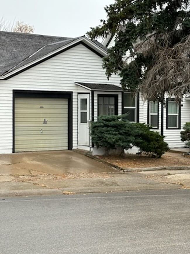 Building Photo - 307 9th St Unit 1