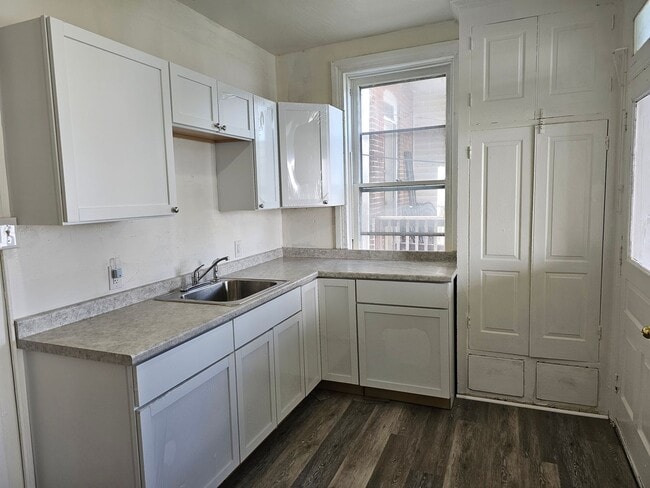 Photo - 735 N George St Unidad 735 N GEORGE ST. #1FL